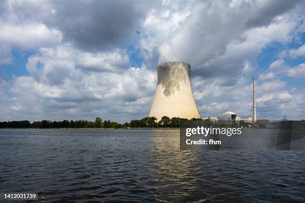 isar nuclear power plant isar 2 (bavaria, germany) - río isar fotografías e imágenes de stock