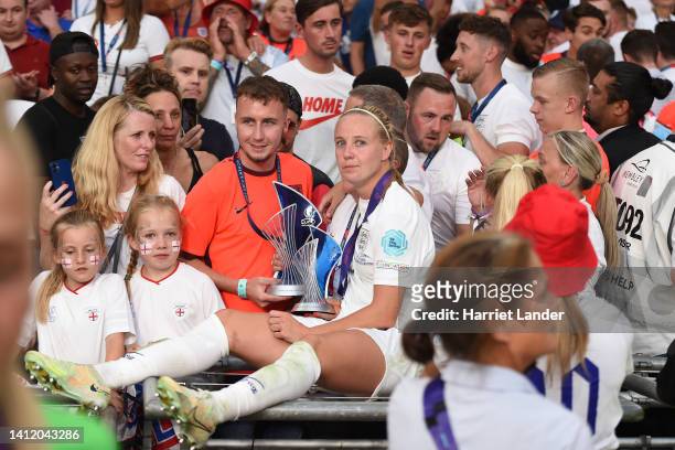 Beth Mead of England celebrates with their family with the Top Goalscorer and Player of the Tournament awards after the final whistle of the UEFA...