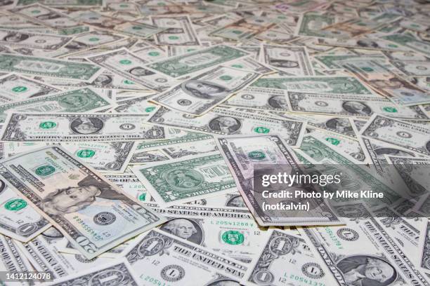 scattered american paper currency - currency stock pictures, royalty-free photos & images