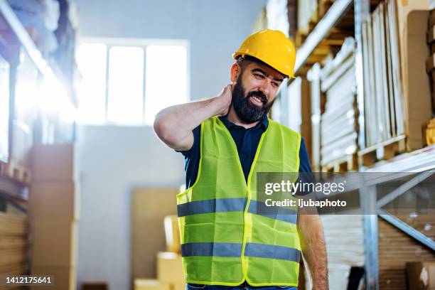 un propietario de una pequeña empresa con gran estrés - riesgos laborales fotografías e imágenes de stock