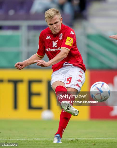 Jonathan Burkardt of Mainz in action during the DFB Cup first round match between Erzgebirge Aue and 1. FSV Mainz 05 at Erzgebirgsstadion on July 31,...