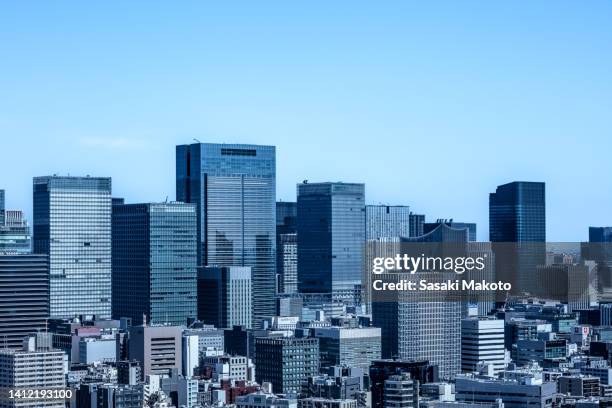 tokyo skyline in the morning - skyscraper fotografías e imágenes de stock