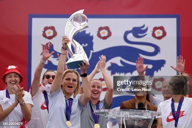 Sarina Wiegman, Manager of England lifts the UEFA Women’s EURO 2022 Trophy during the England Women's Team Celebration at Trafalgar Square on August...