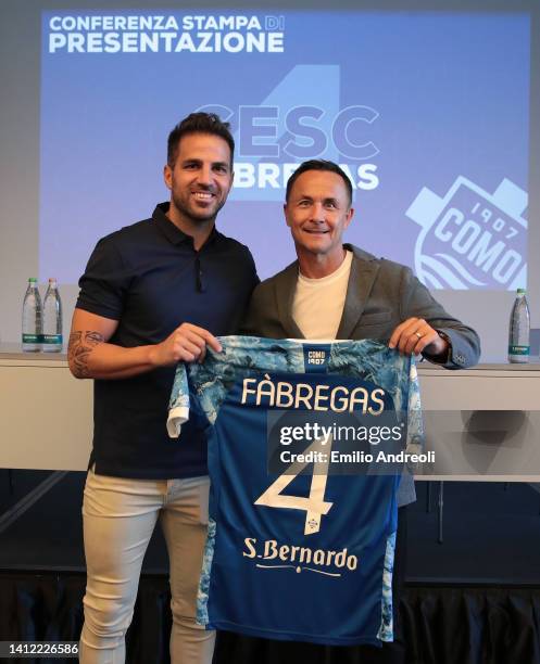 The new signing of Como 1907 Cesc Fabregas poses with Como 1907 CEO Dennis Wise during the press conference at Hilton Lake Como on August 01, 2022 in...