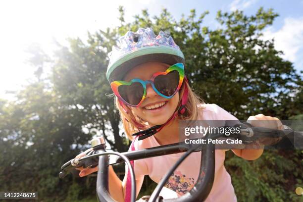 young girl on bike - lunettes de déguisement photos et images de collection