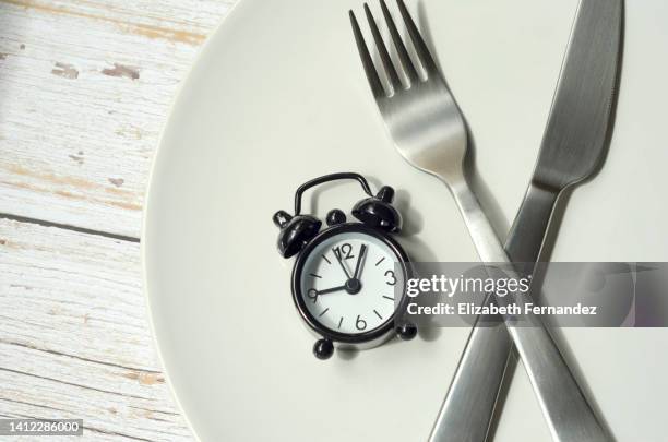 16:8 intermittent fasting concept - fasting activity foto e immagini stock