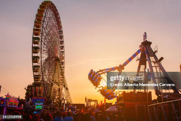 fairground rides at sunset - traveling carnival 個照片及圖片檔