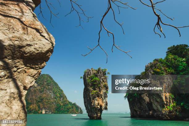 beautiful view of khao phing kan island in thailand, in phang nga bay northeast of phuket - james bond island stock pictures, royalty-free photos & images