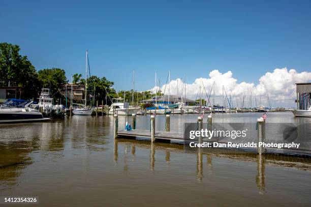 sailboats, mobile, alabama - gulf coast photos et images de collection