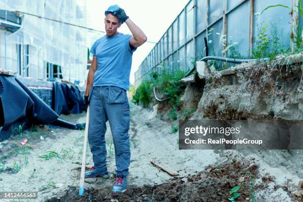 i need to take a small break - dirty construction worker stock pictures, royalty-free photos & images