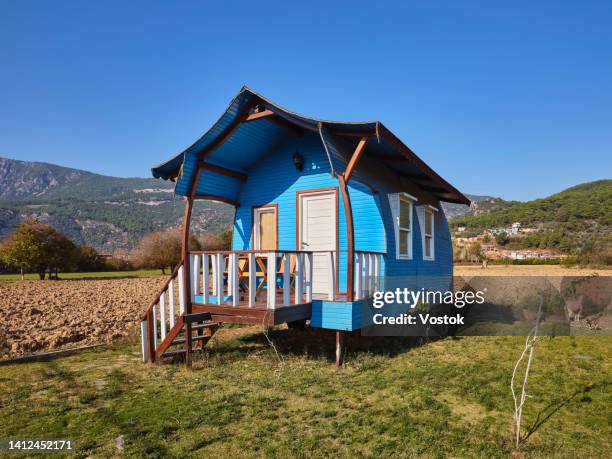 wooden detached house - 一軒家 ストックフォトと画像