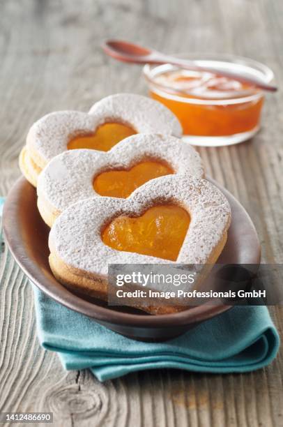 heartshaped biscuits with apricot jam - aprikossylt bildbanksfoton och bilder