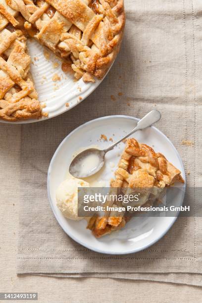 a piece of apple pie with vanilla ice cream on a plate (top view) - apple pie stock pictures, royalty-free photos & images