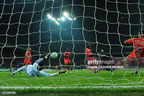 Marseille's french goalkeeper Steve Mandana saves a ball in front of Inter Milan's Dutch midfielder Wesley Sneijder during their second leg Champions...