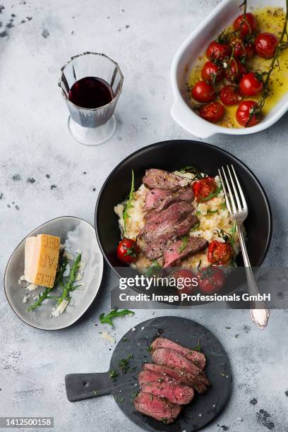 rocket risotto with steak and roasted tomatoes - steak rind bildbanksfoton och bilder
