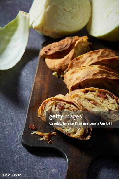 cabbage pie (german krautstrudel) - strudel dessert stock-fotos und bilder