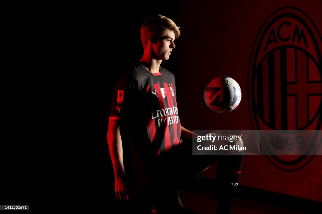 AC Milan new signing Charles De Ketelaere poses for a photo at Casa... News  Photo - Getty Images