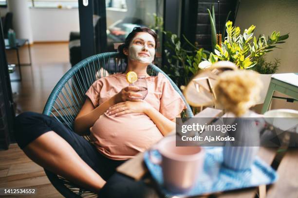 mi tiempo para el descanso y la relajación. - tratamiento de belleza fotografías e imágenes de stock