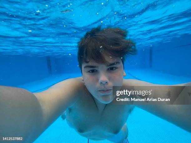 selfie of a teenager underwater in a swimming pool - free diving stock pictures, royalty-free photos & images