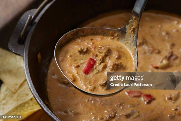 cheesy beef taco suppe - beef taco stock-fotos und bilder