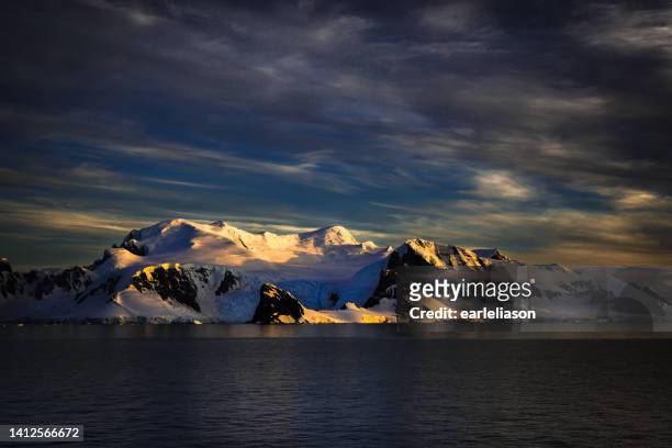 night envelopes antarctica - antarctica sunset stock pictures, royalty-free photos & images