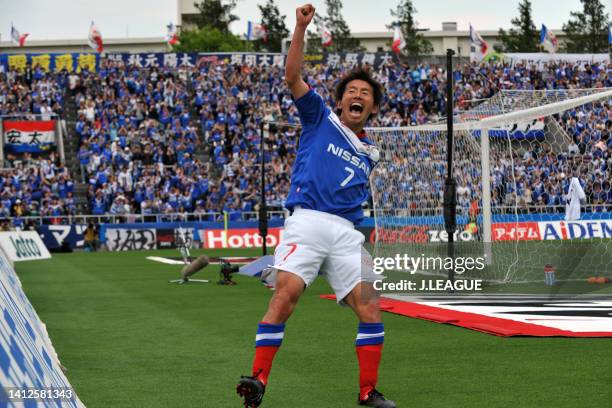 Shingo Hyodo of Yokohama F.Marinos celebrates scoring his side's second goal during the J.League J1 match between Yokohama F.Marinos and Kyoto Sanga...