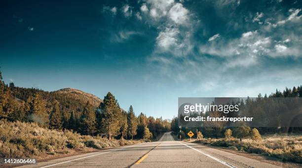 carretera americana en oregón - hood river fotografías e imágenes de stock