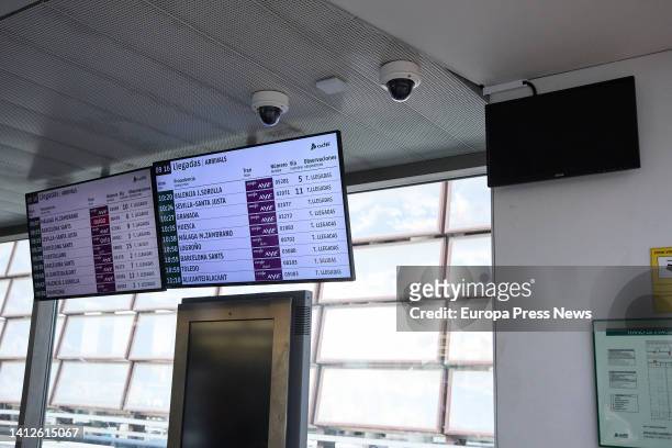 An ambient thermometer turned off due to excess temperature next to two arrivals and departures screens in the AVE arrivals terminal at Puerta de...