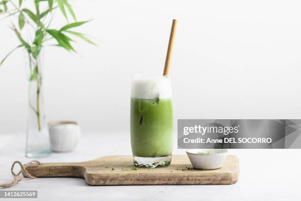 fresh matcha latte iced tea drink - powder tea stock pictures, royalty-free photos & images