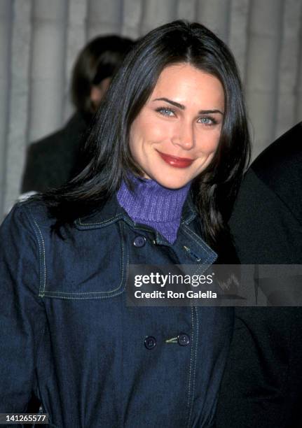 Rena Sofer at the Premiere of 'Dracula 2000', Avco Center Cinema, Westwood.