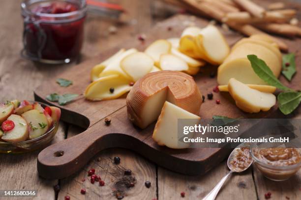 a hungarian cheese platter - rookkaas stockfoto's en -beelden