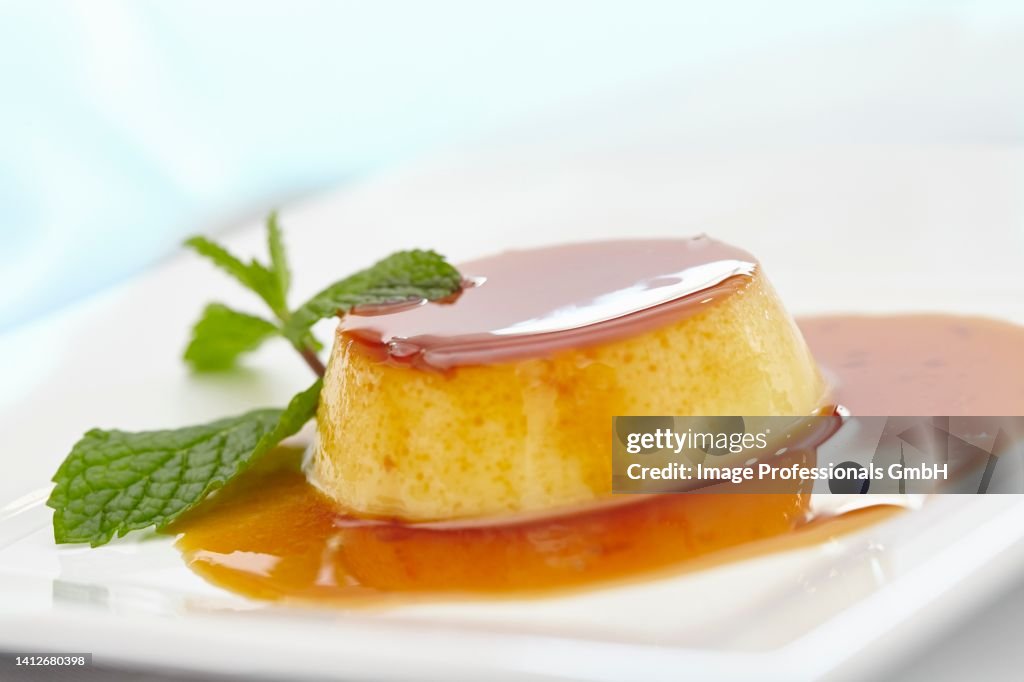 Pudim de leite moca (condensed milk flannel with caramel sauce, Brazil)