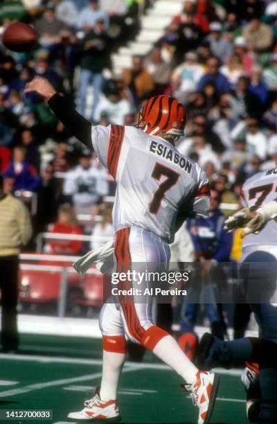 Quarterback Boomer Esiason of the Cincinnati Bengals passes the ball in the game between the Cincinnati Bengals vs Philadelphia Eagles at Veterans...