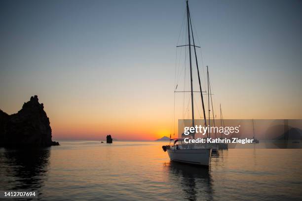 anchored sailboats on the sea at sunset, aeolian islands, sicily - aeolian islands 個照片及圖片檔