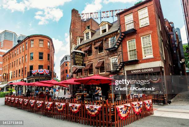 union oyster house restaurant - boston massachusetts - boston exteriors landmarks stockfoto's en -beelden