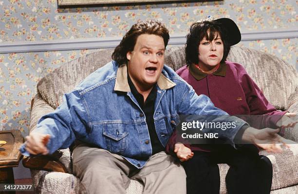 Episode 3 -- Pictured: Chris Farley as Tom Arnold, Victoria Jackson as Roseanne during the 'Weekend Update' skit on October 20, 1990 -- Photo by:...