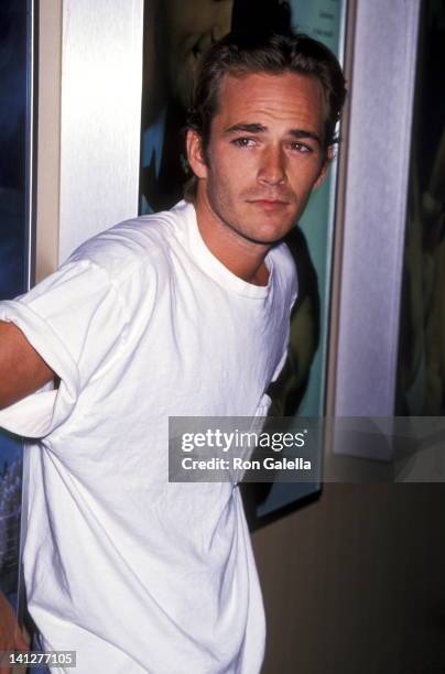 Luke Perry at the 1994 Video Software Dealers Association Convention, Las Vegas Convention Center, Las Vegas.