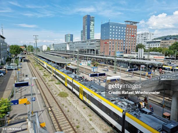 bahnhof freiburg - freiburg im breisgau stock-fotos und bilder