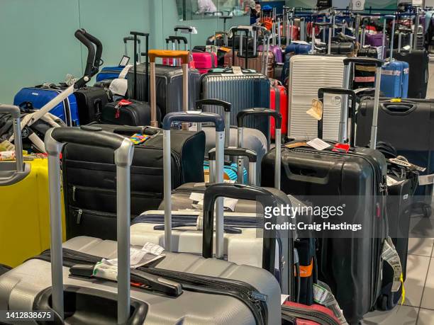 airport lost luggage and strike chaos with passengers checked baggage - protest london stock-fotos und bilder