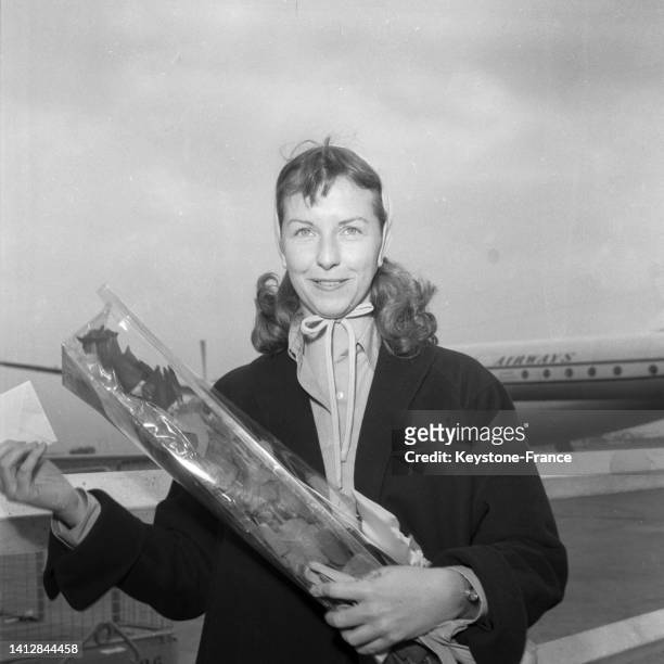Arrivée de Betsy Blair à l'aéroport d'Orly, le 25 mai 1955.