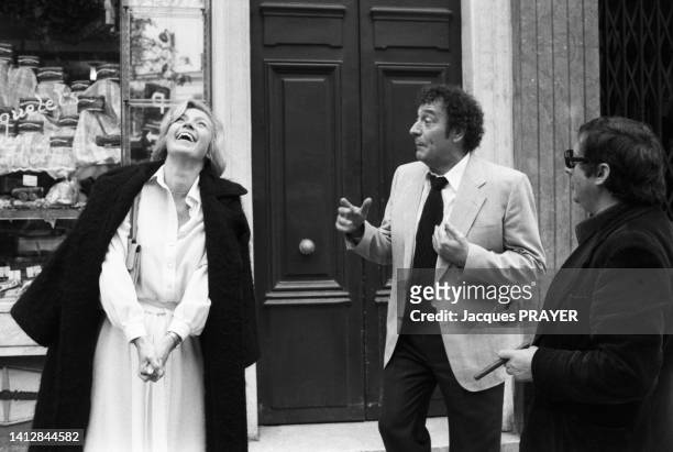 Marie Dubois et Julien Guiomar sur le tournage du film 'Je vous ferai aimer la vie', en 1979.