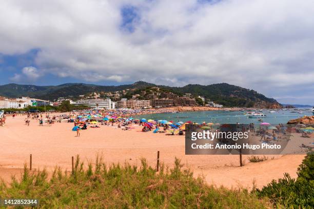 bathers on the beach of tossa de mar in girona, costa brava, catalonia, spain. - tour of catalonia fotografías e imágenes de stock