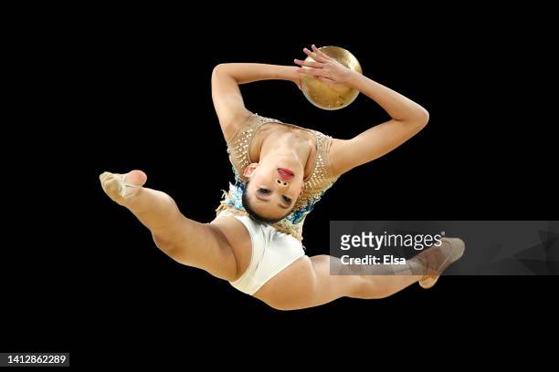 Katelin Wie Qi Heng of Team Singapore competes with ball during the Team Final and Individual Qualification on day seven of the Birmingham 2022...