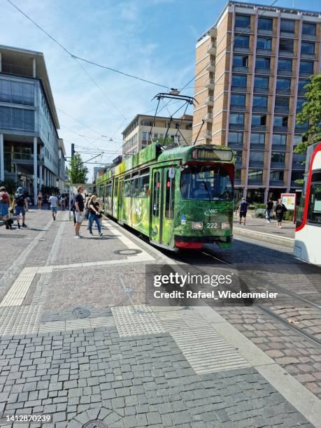 freiburg im breisgau city life - freiburg im breisgau stock-fotos und bilder