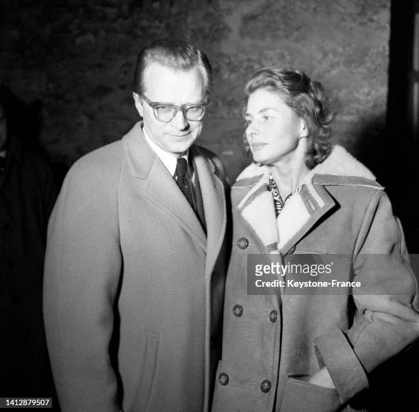 Ingrid Bergman et Lars Schmidt dans la vallée de Chevreuse lors de leur lune de miel, en décembre 1958.