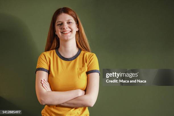 woman standing in front background with crossed arms and looking at camera. copy space concept. - kind face stock pictures, royalty-free photos & images