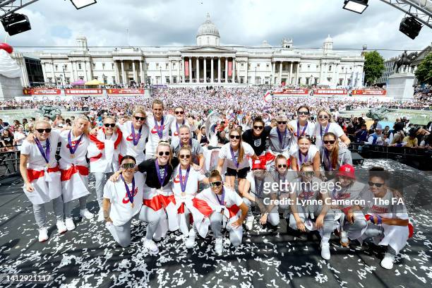 The England team pose for a photo during the England Women's Team Celebration at Trafalgar Square on August 01, 2022 in London, England. The England...