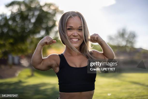 working out - dwarf stock pictures, royalty-free photos & images