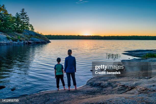 lake country sunset muskoka lakes ontario canada - muskoka stockfoto's en -beelden