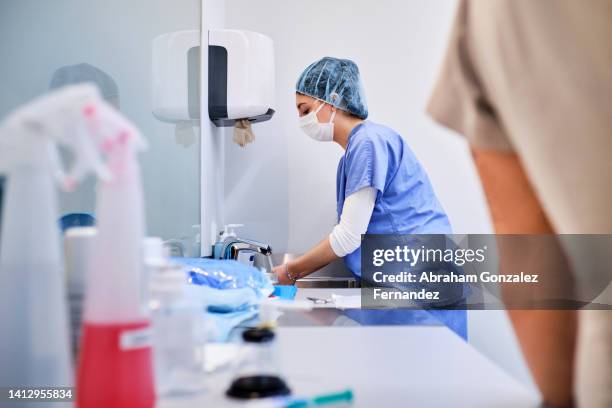 female doctor or nurse washing hands in operating room - nurse washing hands stock pictures, royalty-free photos & images